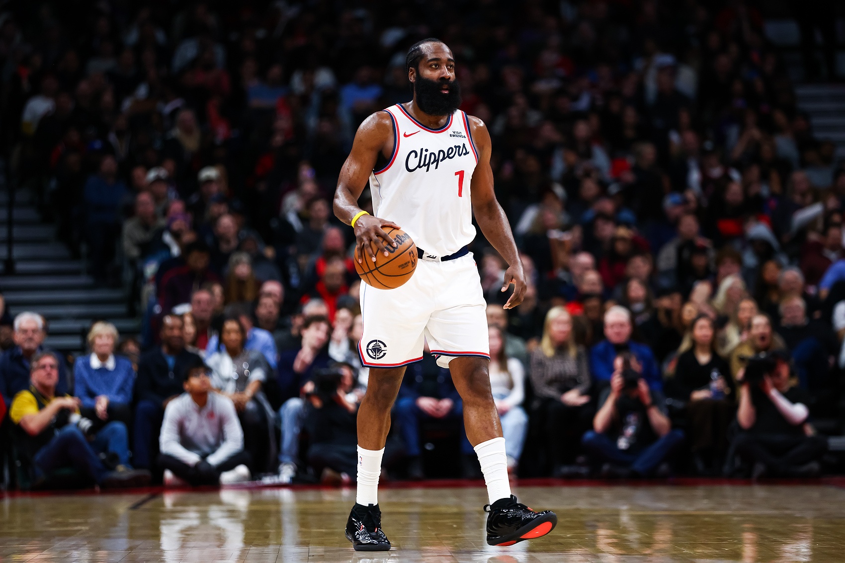 独撑没效率！哈登半场15中5得14分4板2助 三分没开6投仅1中